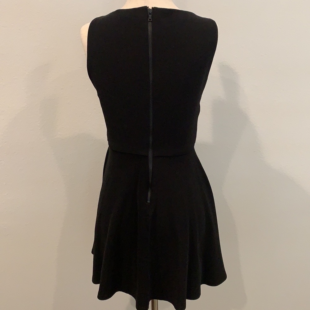 HP 🎉Alice and Olivia Black Fit and Flare Dress - Picture 2 of 8